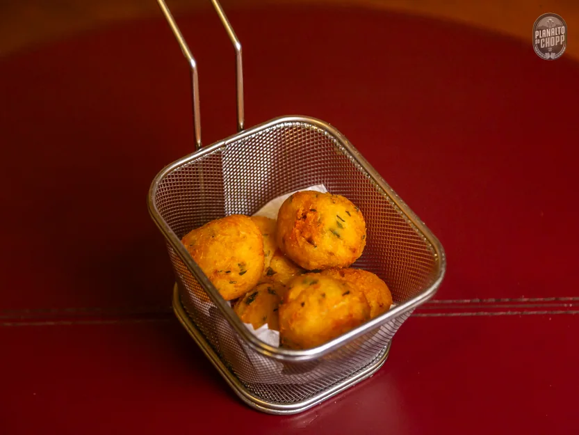 Porção de Bolinho de Bacalhau